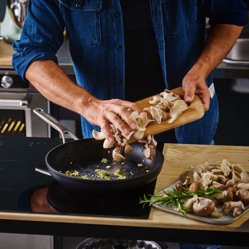 KitchenAid Forged Hardened Aluminium Koekenpannenset 20 + 24 + 28 Cm 11 KitchenAid Forged Hardened Aluminium Koekenpannenset 20 + 24 + 28 Cm - Afbeelding 9