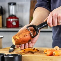 KitchenAid Dunschiller Classic 18 Cm - Zwart -Kitchenaid KitchenAid obierak do ziemniakow CLASSIC Onyx Black KCG145OHOBE 5057982065904